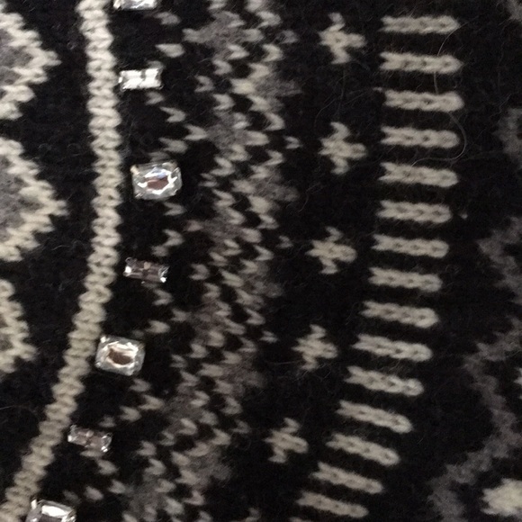 Classic winter sweater with 1 row of rhinestones - Picture 2 of 5